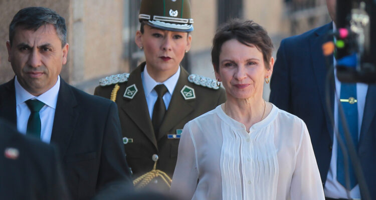 Tohá descarta haber criticado a parlamentarios por sugerir “trabajar un día más a la semana”