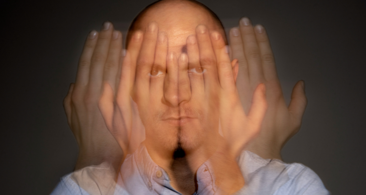 Fotografía de hombre en referencia a predisposición genética a trastornos psiquiátricos