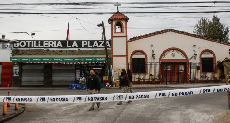 Un hombre asesinado y tres personas heridas tras ataque a balazos afuera de botillería en San Miguel