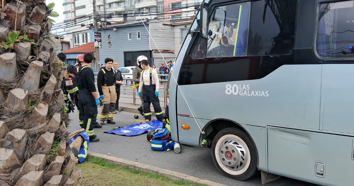 Joven muere tras ser arrollado por micro frente a Universidad San Sebastián en Concepción