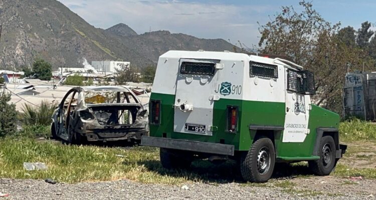 Encuentran quemado el vehículo que se habría utilizado durante balacera en Bajos de Mena