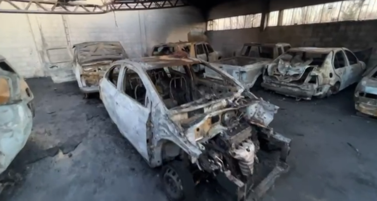 Incendio en Cerrillos destruye una decena de vehículos decomisados
