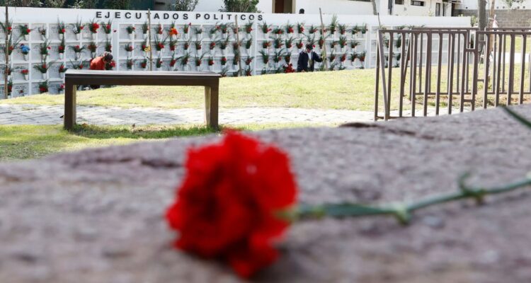 Corte Suprema revoca sentencia y permite al Ejército nuevamente usar retratos de jefes de la dictadura