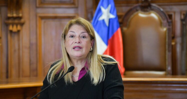 Incautan dispositivos desde domicilio de Ángela Vivanco: otro celular, una tablet y un computador