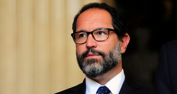 Exsubsecretario Juan Ignacio Piña asumirá defensa de ministra Carolina Tohá frente a AC