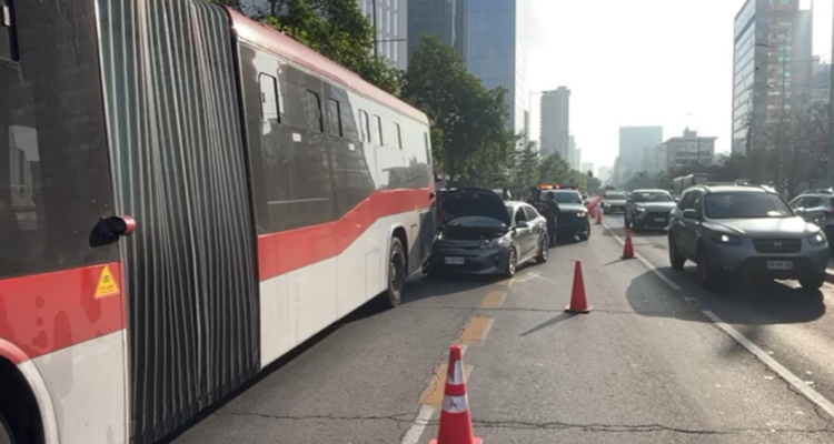 Un conductor murió tras sufrir infarto y generar accidente de tránsito en Las Condes