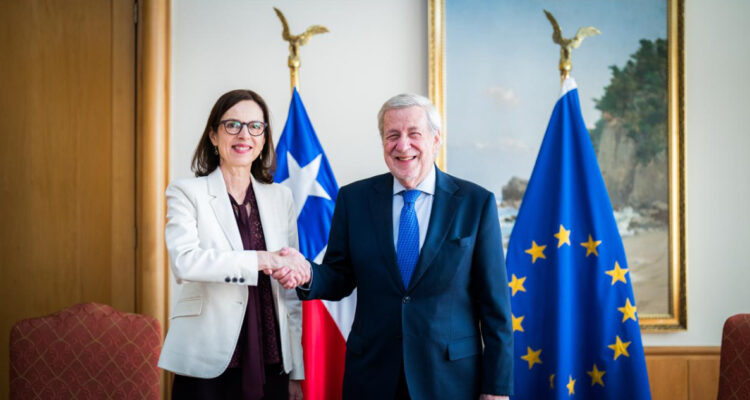 AMA, el acuerdo que Chile busca firmar con UE para rebajar impuestos a casi 100% de las exportaciones