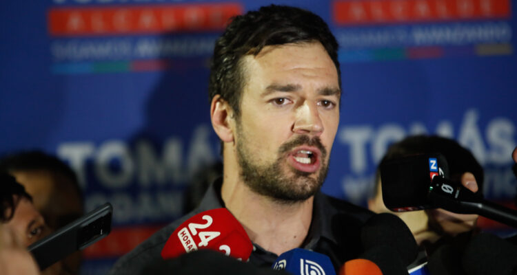 “Sería síntoma de inmadurez política”: Vodanovic descarta carrera presidencial tras arrasar en Maipú