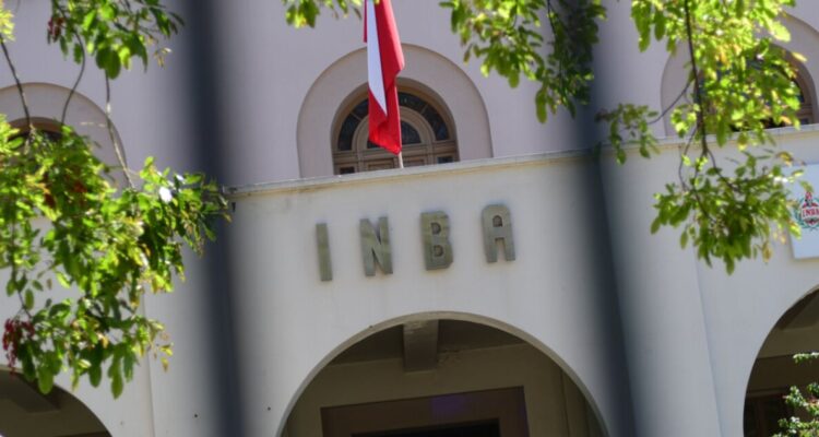 Apoderados del INBA piden “no criminalizar” a estudiantes tras incidente con elementos incendiarios