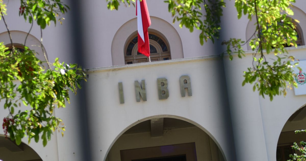Apoderados del INBA piden “no criminalizar” a estudiantes tras incidente con elementos incendiarios