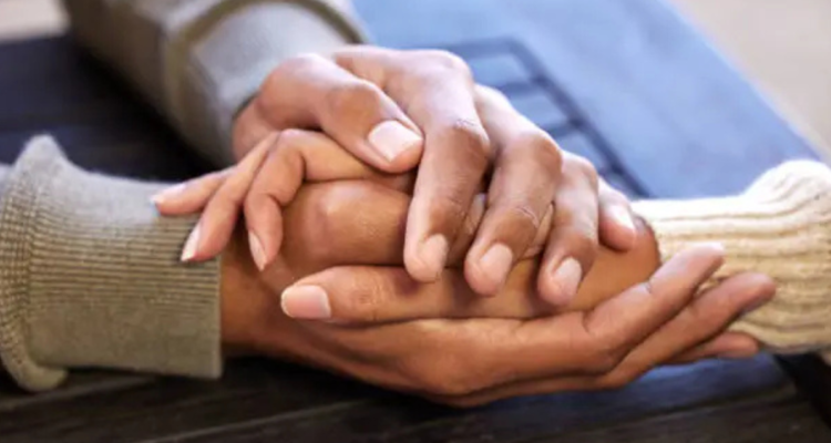 “No hay recetas”: psicóloga entre tips sobre cómo acompañar a padres de niños con cáncer y no abrumar