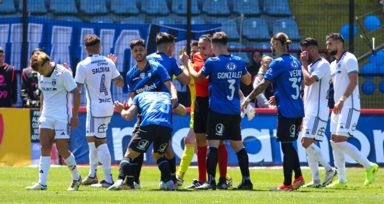 Árbitro del Huachipato vs Colo Colo no vio al colaborador de Jorge Almirón.