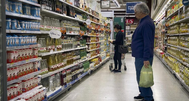 La inflación en Argentina se sigue desacelerando y alcanza la cifra más baja desde noviembre de 2021