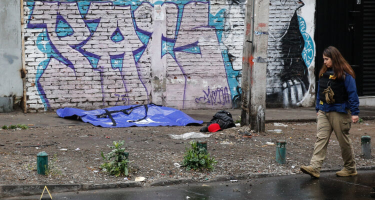 Asesinato en Estación Central: víctima habría sido baleada en fiesta clandestina y dejada en la calle