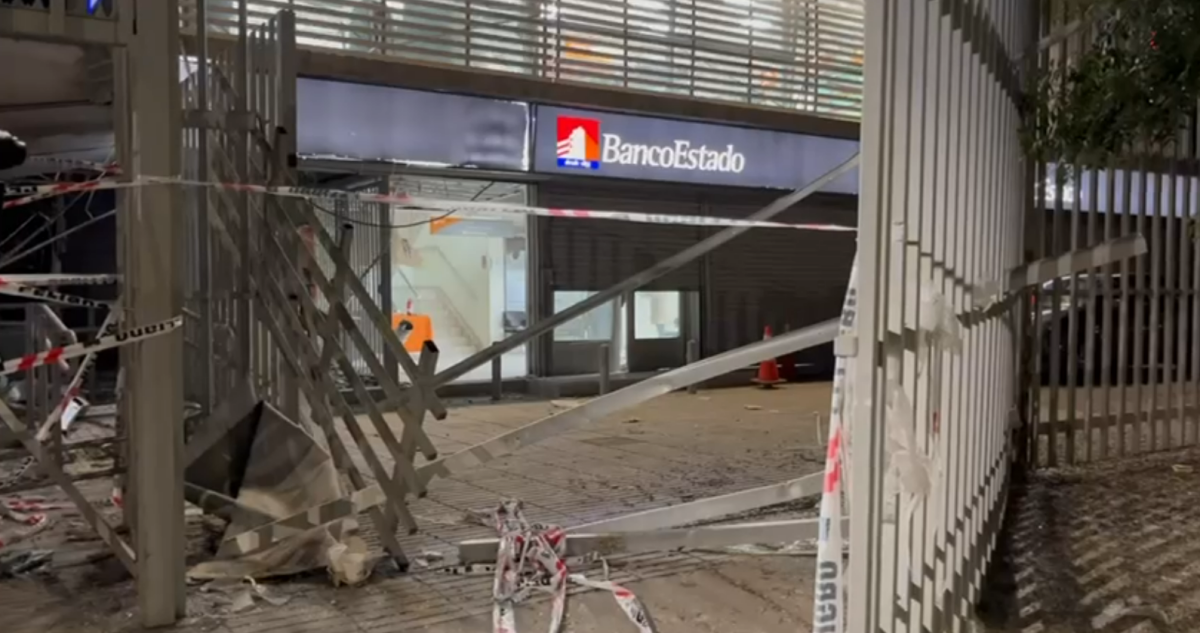 Delincuentes detonan cajeros automáticos en banco de Puente Alto: se fueron con las manos vacías