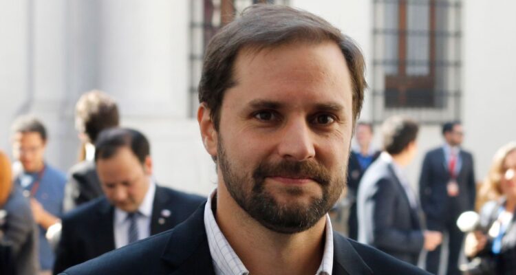 “Un chanta”: Bellolio arremete contra exfiscal Guerra, defiende a Matthei y acusa “machismo duro”