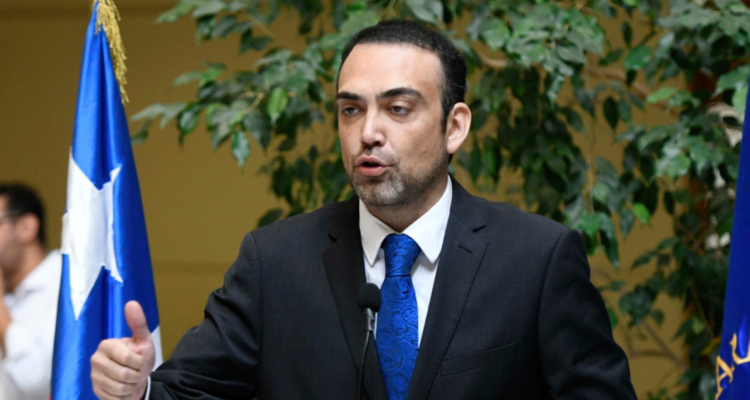 Bianchi solicitó a investigar a Ministro Cordero por licitaciones ganadas por Der EDiciones