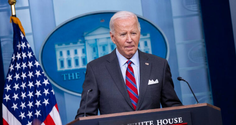 Biden dice que Israel debe buscar alternativas a un eventual ataque contra campos petroleros en Irán
