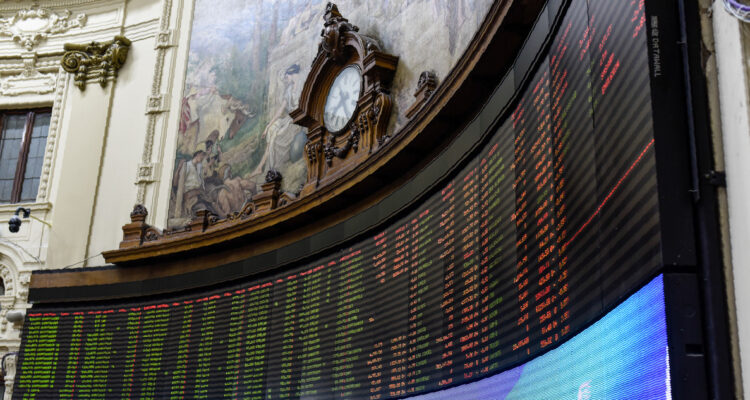 Tras la doble jornada electoral: el IPSA avanza con pocas variaciones en la Bolsa de Santiago