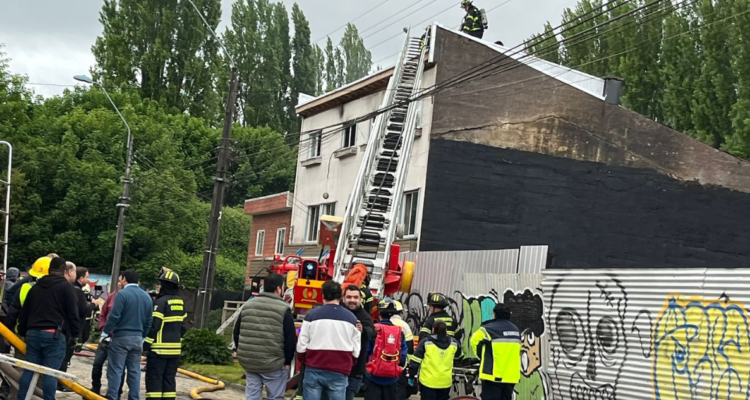 Incendio en que un bombero sufrió lesiones en Osorno