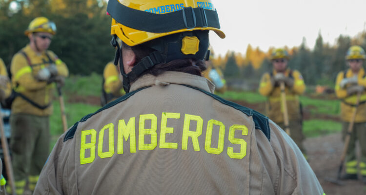 Bomberos de Collipulli se capacitan en nuevas técnicas para el combate de incendios rurales