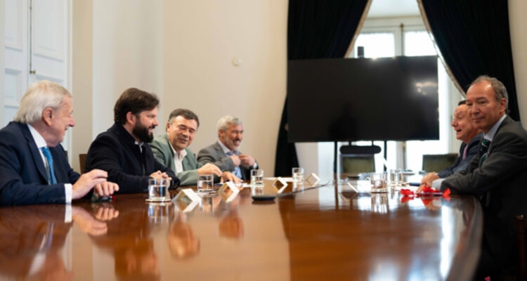 Boric destaca “sólidas” relaciones internacionales y acuerdo con EEUU en pro de exportación de uvas