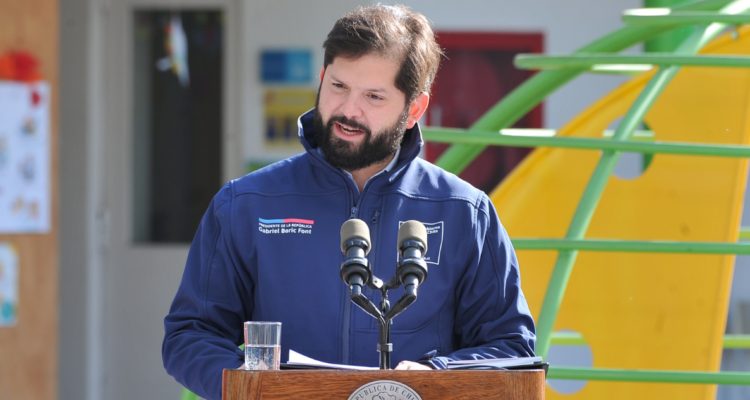 Boric emplaza a “no perder más tiempo con acusaciones constitucionales” y dedicarse “a lo que importa”