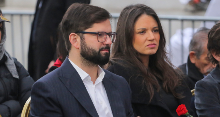 boric respalda a karamanos