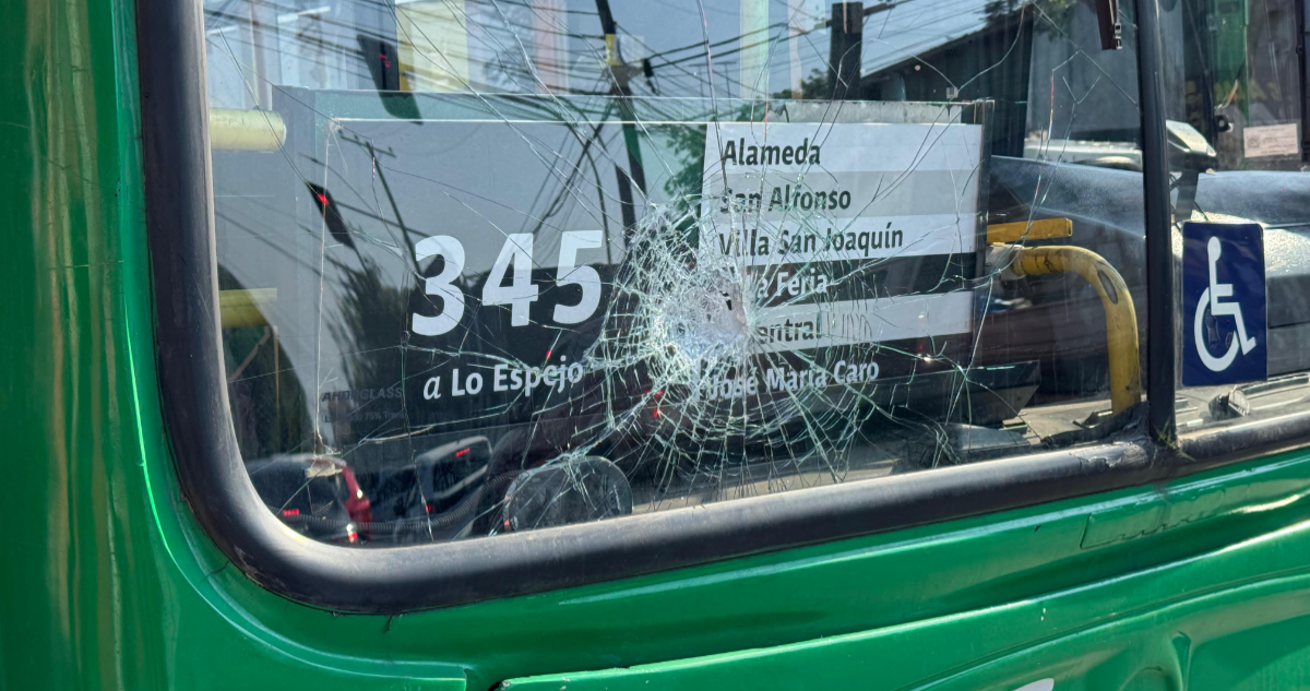 Feroz pelea en bus RED terminó con disparos: un joven utilizó a pasajera de escudo humano