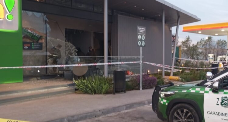Nuevo robo a cajero automático: delincuentes detonan dispensador en servicentro de Quilicura