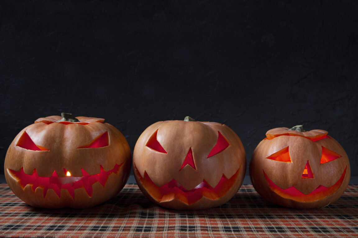 Cuál es el origen de las calabazas talladas de Halloween y por qué llevan luz en su interior