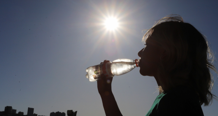 Calor veraniego para este lunes en la región Metropolitana: temperaturas llegarían a los 37°C