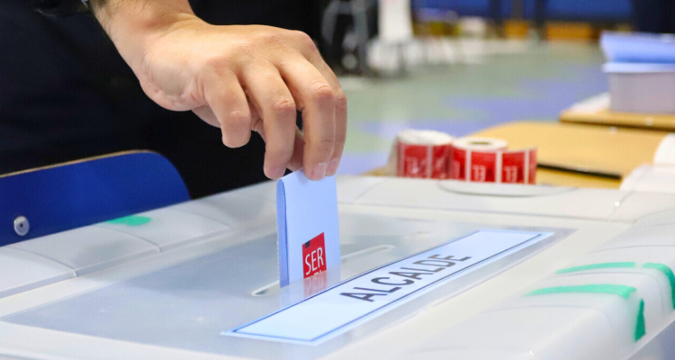 Revisa aquí todos los candidatos a alcalde para las elecciones municipales de cotubre 2024 según región y comuna y de qué partido son.