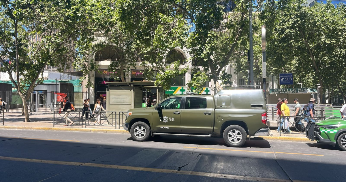 Metro restablece servicio en Línea 1 tras operativo de Carabineros ante elemento sospechoso en acceso