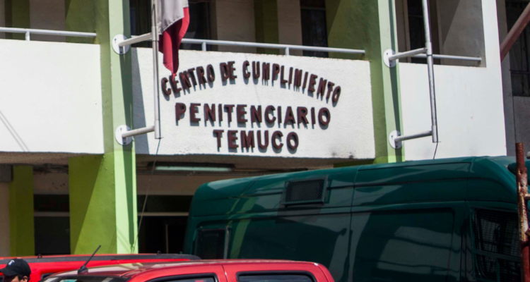 Frontis de cárcel de Temuco por visitas a comuneros de la CAM