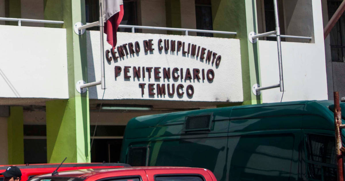 Frontis de cárcel de Temuco por visitas a comuneros de la CAM