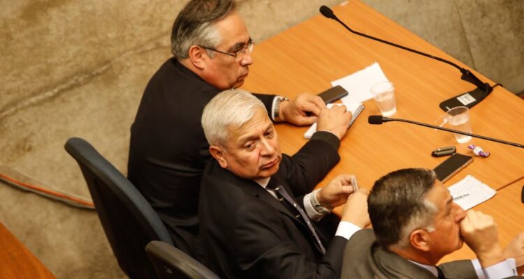 “Insuficiente”: diputados PC cuestionan medidas cautelares contra generales (r) por caso Alto Mando