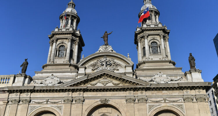 El Vaticano pide un plan estratégico en Chile tras “grave crisis” por abusos sexuales