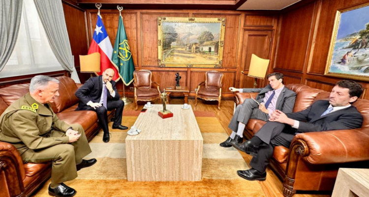 Chile Vamos y reunión con general Araya por 18-O: “La democracia pendió de un hilo, de Carabineros”