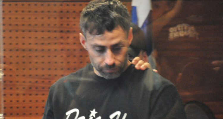 Denunciante de Valdivia relató cómo su ex reconoció al exfutbolista desde afuera de su departamento