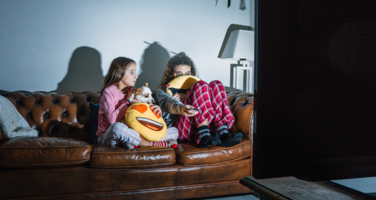 Nuevo horario de protección para niños y niñas: a qué hora comienza y por qué se cambió, según el CNTV