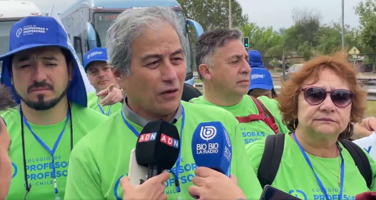 Colegio de Profesores inicia caminata de 3 días al Congreso para presionar por proyectos de educación