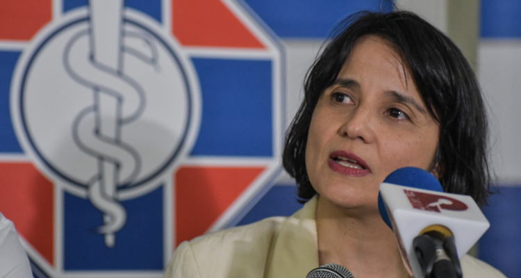 Colegio Médico pide reunión con Interior y advierte: “Tenemos 28 ataques diarios a personal de salud”