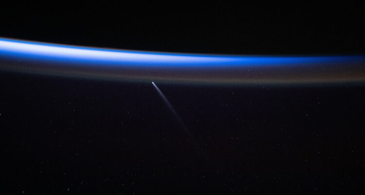 Foto del “cometa del siglo” como referencia para el nuevo cometa