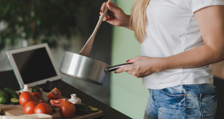 ¿Es seguro preparar comida en recipientes de aluminio? ¿Hay riesgos por ingerir este metal?