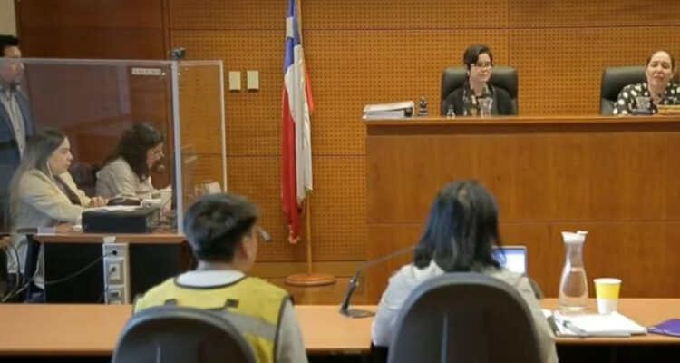 Condenan a alumno a 2 años de internación por patear en la cara a su profesor en San Ramón