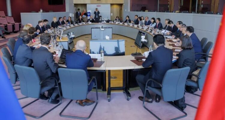 Cómo los aranceles a autos eléctricos agravan el conflicto comercial entre la UE y China