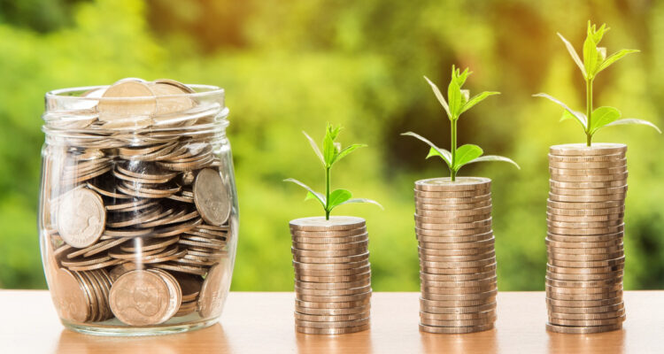 De menos a más y en simple: así puedes hacer crecer tu plata y alcanzar la “estabilidad financiera”