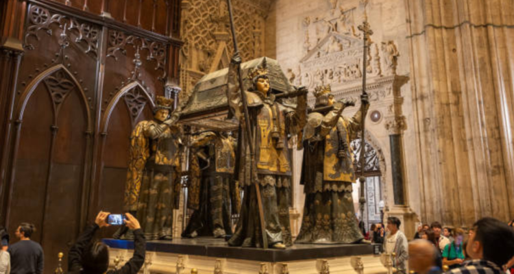 Investigadores confirman que restos enterrados en la catedral de Sevilla son los de Cristóbal Colón