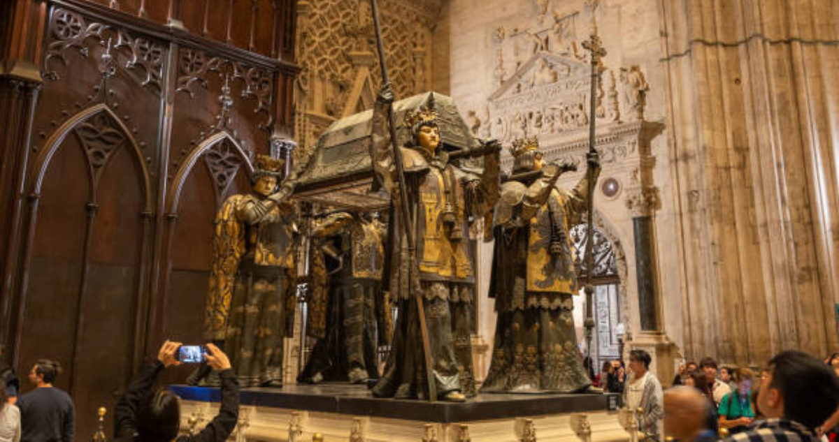Investigadores confirman que restos enterrados en la catedral de Sevilla son los de Cristóbal Colón